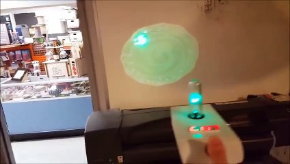 Il crée le portal Gun de Rick And Morty