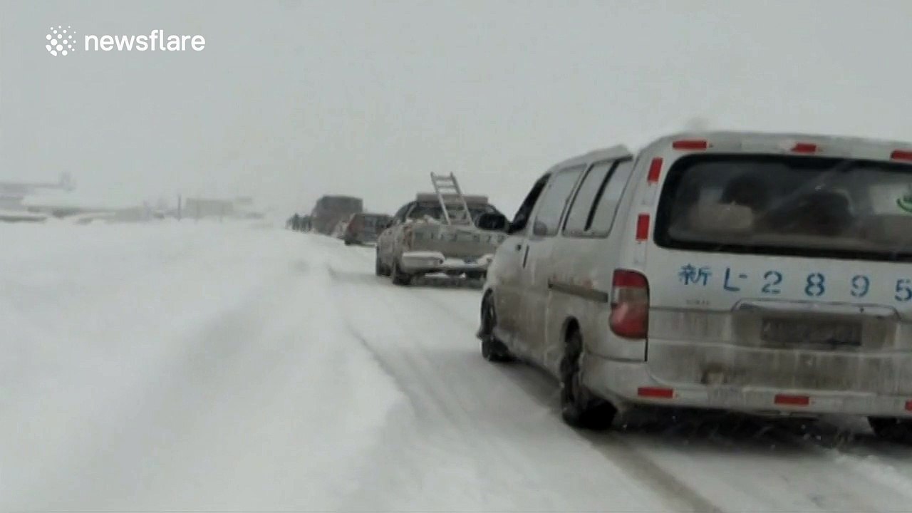 Snow blizzards hit parts of northwestern China