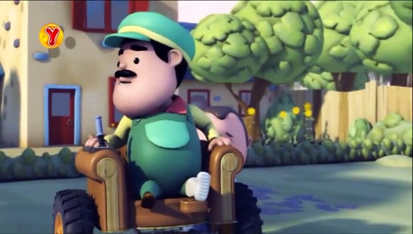 Twister oynayotgan yalangoch ayol