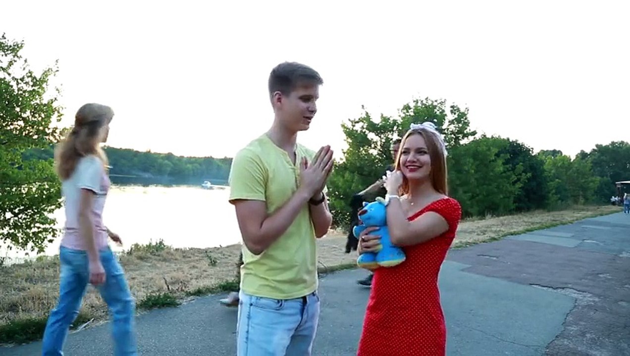 Как поцеловать девушку в первый раз   Урок 15