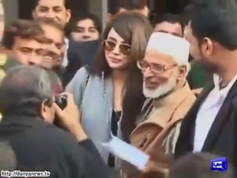 Tharki Baba Falls Head Over Heels For Ayyan Ali