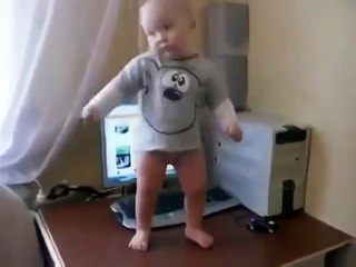 А как он зажигает )))