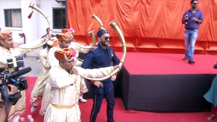 Bajirao Mastani: Ranveer Singh's New Poster Copied From Hrithik Roshan's Jodhaa Akbar?