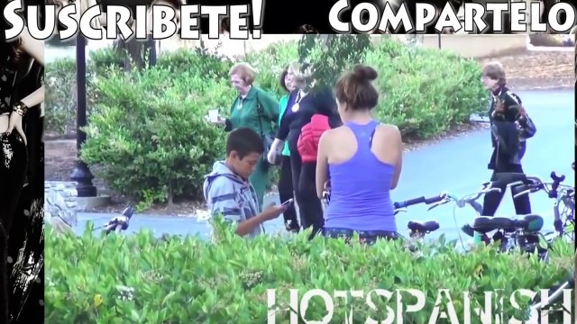 NIÑO BESANDO CHICAS SEXIS DE UNIVERSIDAD!