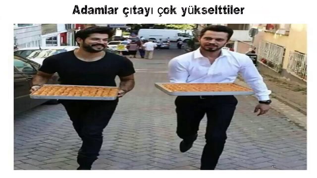 Burak Özçivit İle Murat Bozun Çektiği Fotoğraflara Yapılan Komik Yorumlar