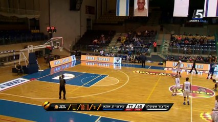 Il réussit un incroyable shoot au buzzer version moulin à vent
