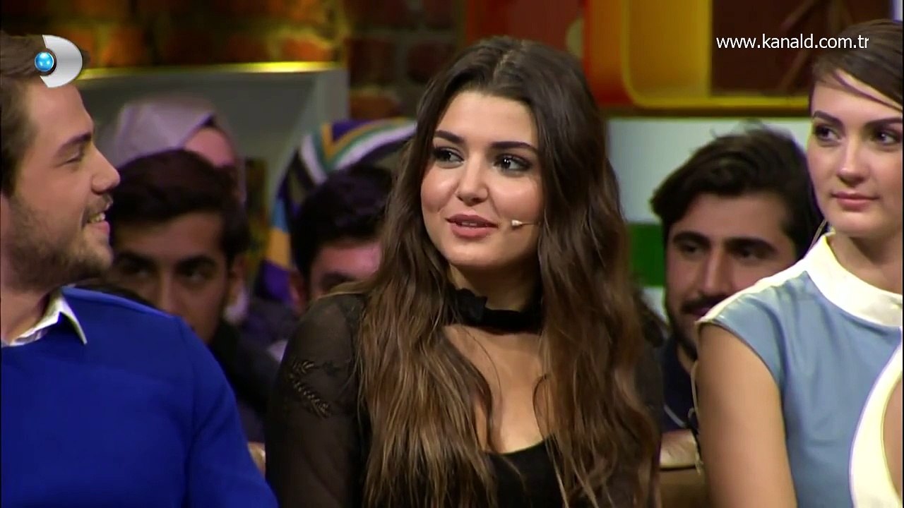 Beyaz Show - Burcu Özberk, Hande Erçelin dizideki karakterleri ile ilgili benzerlikleri neler?