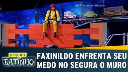 Faxinildo enfrenta o seu medo no Segura O Muro