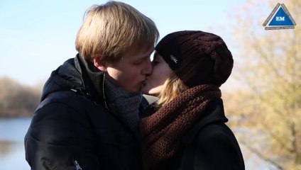 Как поцеловать девушку в губы первый раз_Видео уроки поцелуев