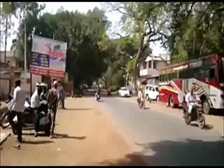 Driving Auto Rikshaw In Reverse - Amazing Reverse Driving