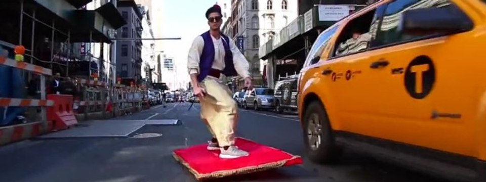 Aladdin débarque a New York sur son tapis volant