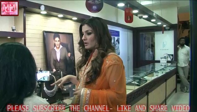 RAVEENA TANDON CELEBRATE DIWALI= AT P.N. GADGIL JEWELLERS