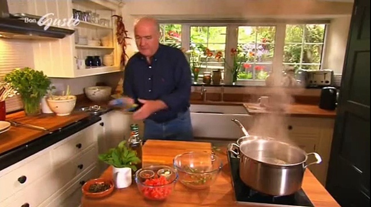 Spaghettti mit Kapern, Minze und Tomaten