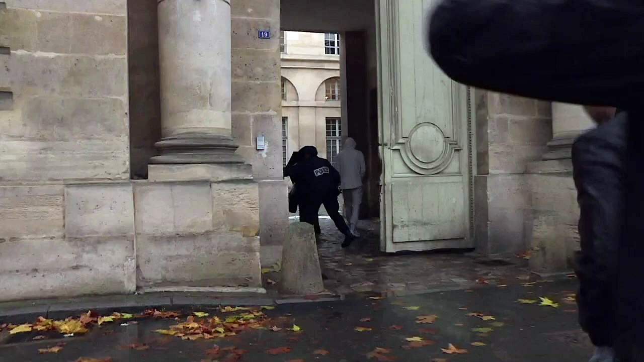 Chantage présumé à la "sextape": Karim Benzema en garde à vue