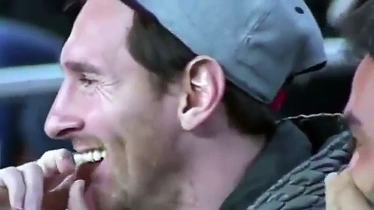 Lionel Messi laughs in match Barcelona vs Bate Borisov 04-11-2015