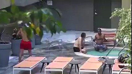 انتہائی گھٹیا مذاق ۔۔ لعنت ہو اس آدمی پر