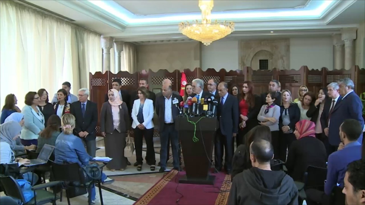 30 نائبا من "نداء تونس" يعلقون نشاطهم بالحزب