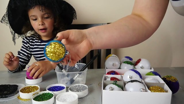 DIY Very Easy to do Halloween Decorations Glitter Spooky Eyes, last minute halloween ideas