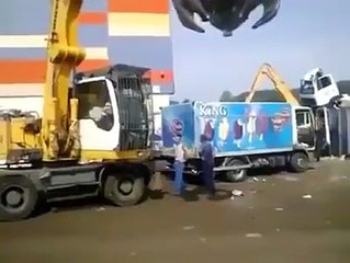 Shqiptari kur u nervozu me Serbet ne vendin e punes