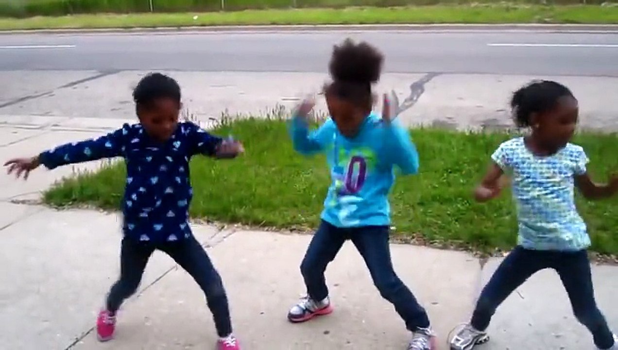 Funny Kids Dancing