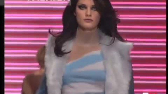 VERSACE Autumn Winter 2001 2002 Milano 1 of 4 pret a porter by Fashion Channel
