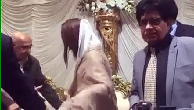 Leaked Video of Gharida Farooqi in London - Video Dailymotion