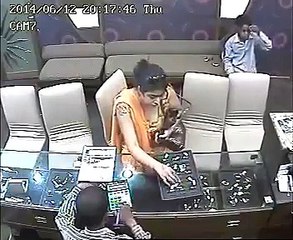 How a Clever Woman is Stealing Gold - Video Dailymotion