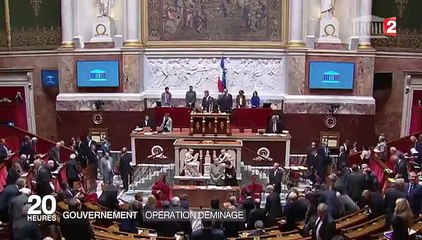 Impôts, dotations, allocations... le gouvernement taxé d'"amateurisme"