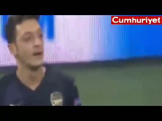 Mesut Özil'den hakeme Türkçe küfür