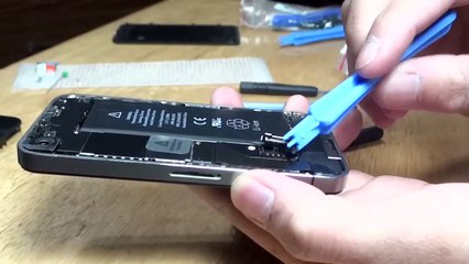 how to change a broken glass of a iphone4