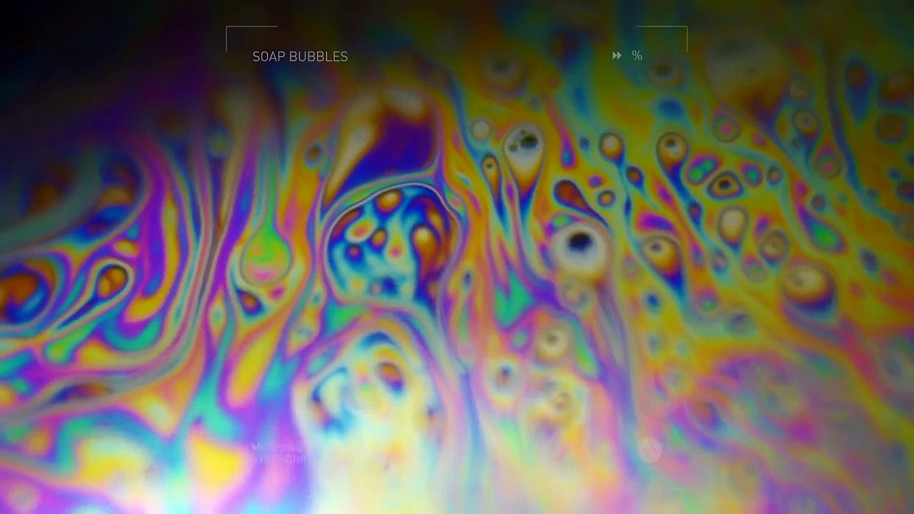 Ces bulles de savon vaisselle sont hypnotisante