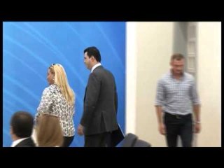 MBULIM PARLAMENTI PER CEZ