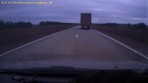 Doubler un camion en russie... Raté! Gros accident