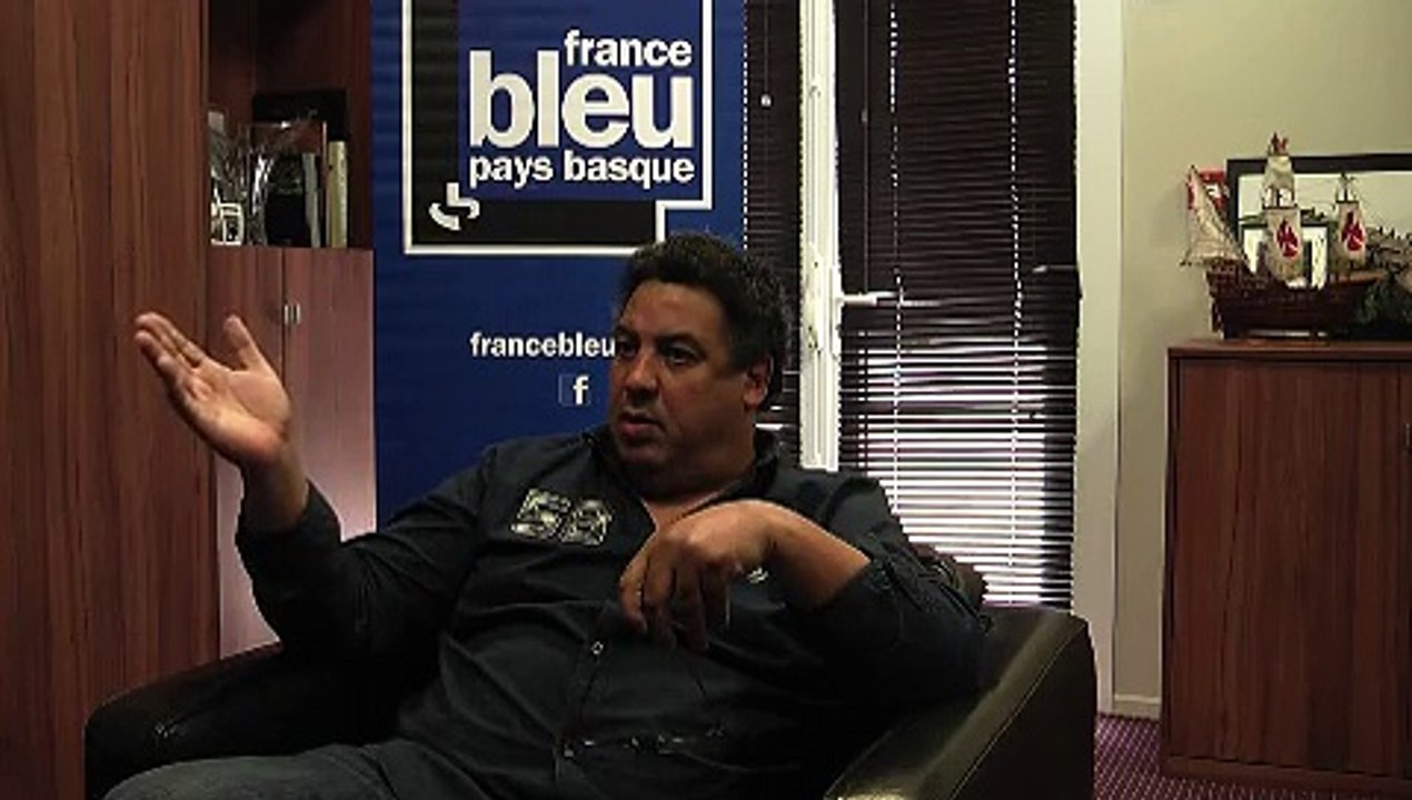 Serge Blanco : "je ne suis pas candidat à la présidence de la Fédération française de rugby"