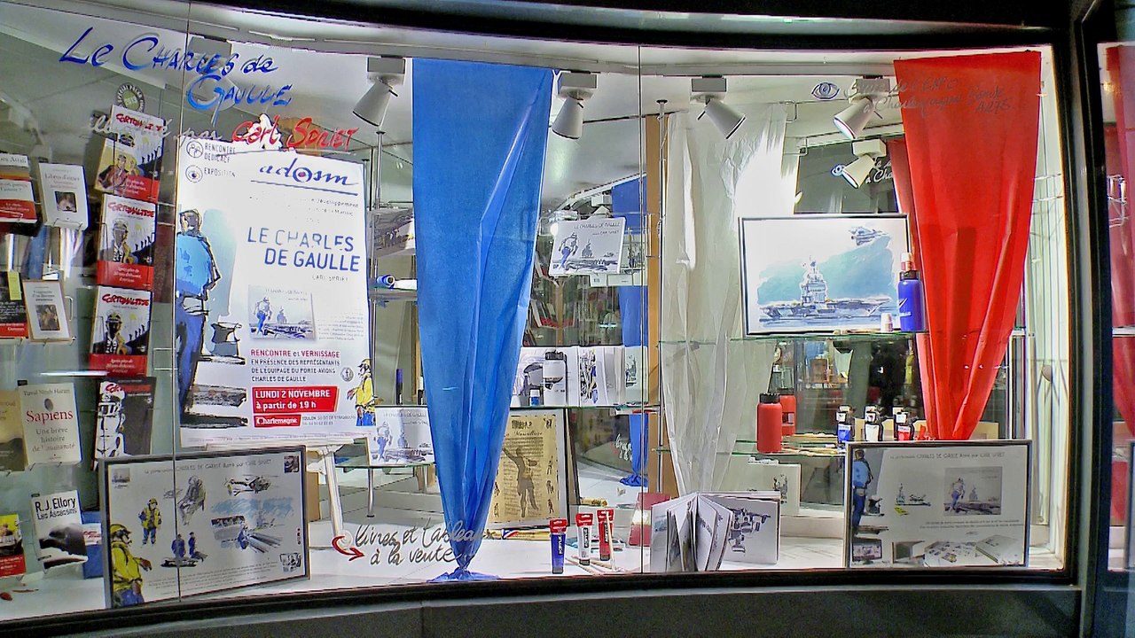 Séance de dédicaces au profit de l'ADOSM du livre "Le Charles de Gaulle" de Carl Spriet.