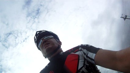 Lonely cyclist, Ciclista solitário, hoje na lama e chuva, nas várzeas do Rio Paraíba do Sul, (1)