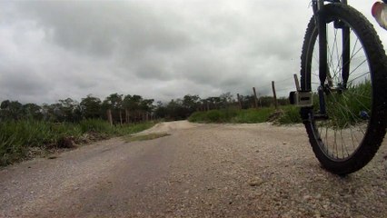 Lonely cyclist, Ciclista solitário, hoje na lama e chuva, nas várzeas do Rio Paraíba do Sul, (8)