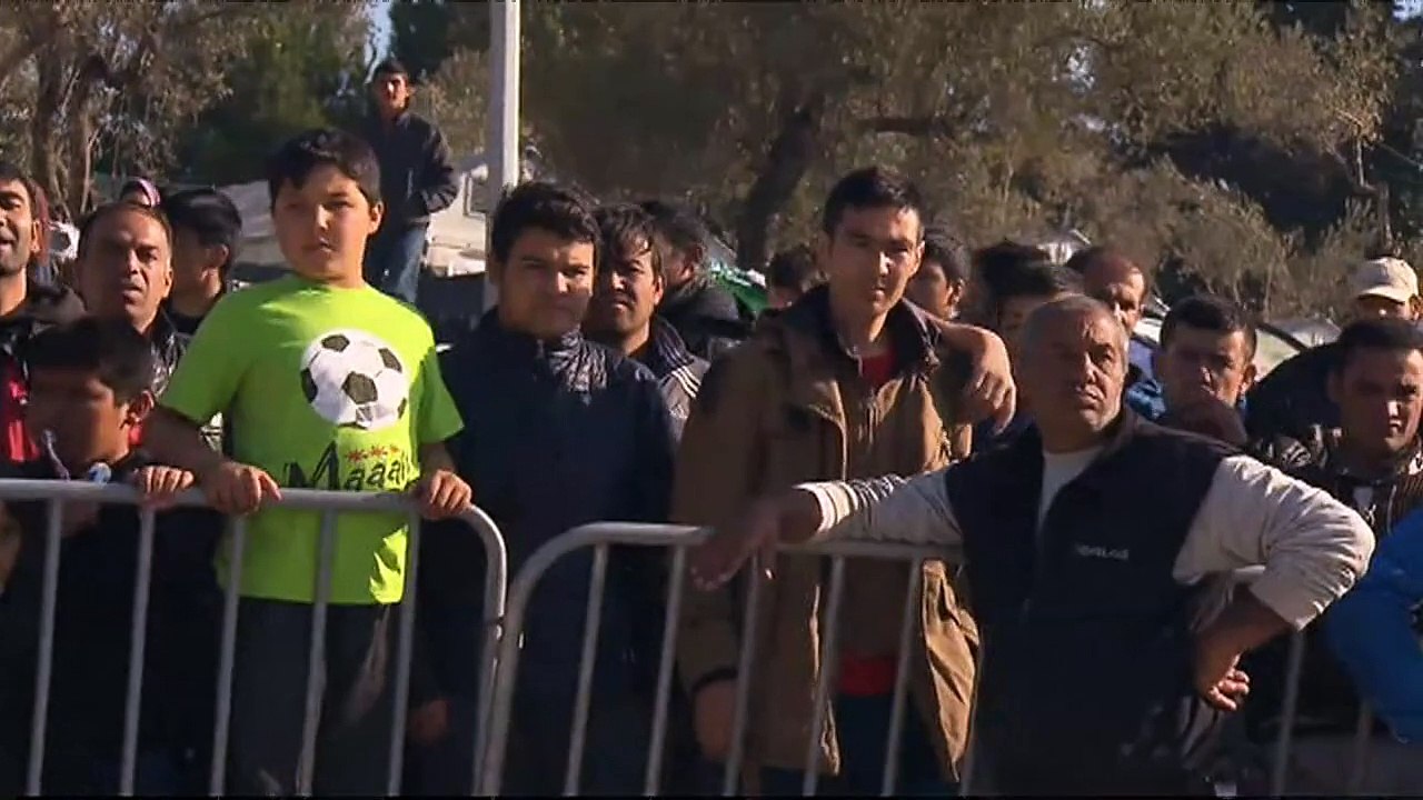 Tsipras and European Parliament chief Schulz visit refugee centre