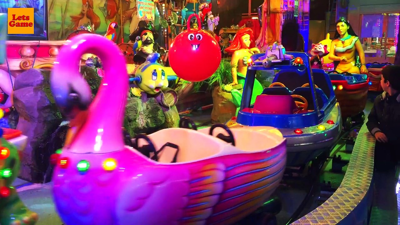 Карусели для Детей в Парке Аттракционов - Carousel for Kids in Amusement Park