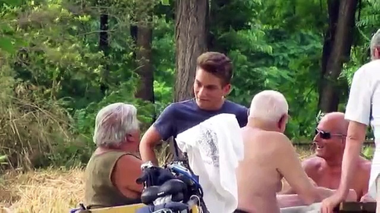 Scambiare gli sconosciuti per parenti - Small Candid Camera - Mosquitoes