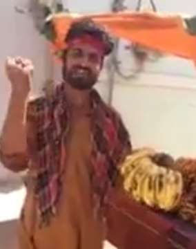 Es Se Ache Fruit Koi Nhi Sale Kar Sakta...amazing fruit seller