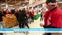 Des éleveurs de bovins prennent d'assaut Carrefour Bercy 2