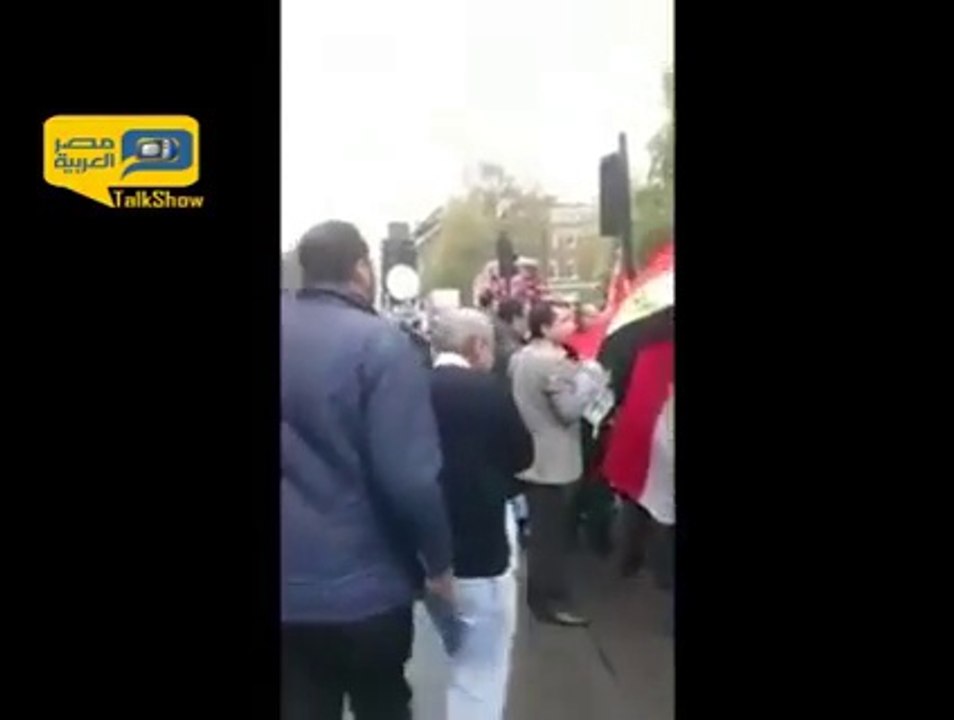 أحمد موسى وقفا مخبرين جامد في بريطانيا