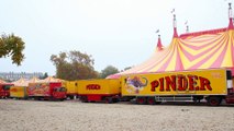 Arrivée et montage du cirque Pinder à Paris 2015 Bois de Vincennes Pelouse de Reuilly