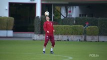 Show de habilidade! Douglas Costa, Thiago e Lewandowski tiram onda com a bola no treino do Bayern