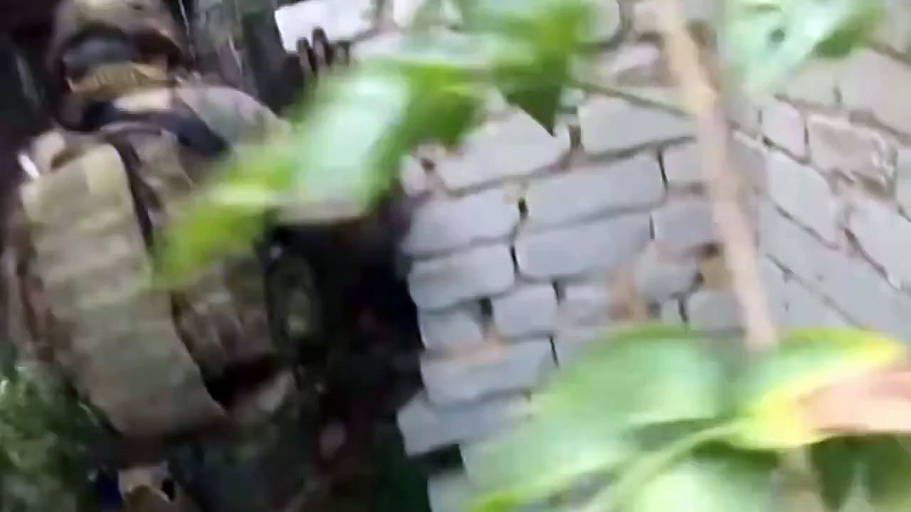 Ukraine War ~ Footage from the battle for Ilovaisk. Batt. Azov troops run for their lifes