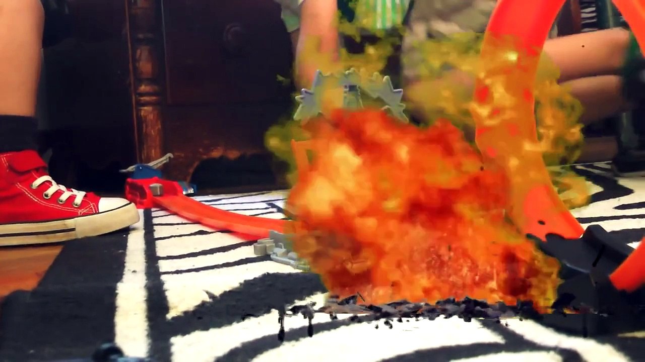 HOT WHEELS LOOP TRACKS JUMPS AND STUNTS Toy Car Crashes!