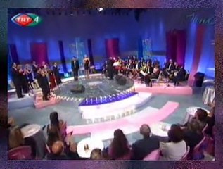 BİR SEVDÂDIR ŞARKILAR KOROSU-Hatice'm Saçlarını Dalga Dalga Taratmış