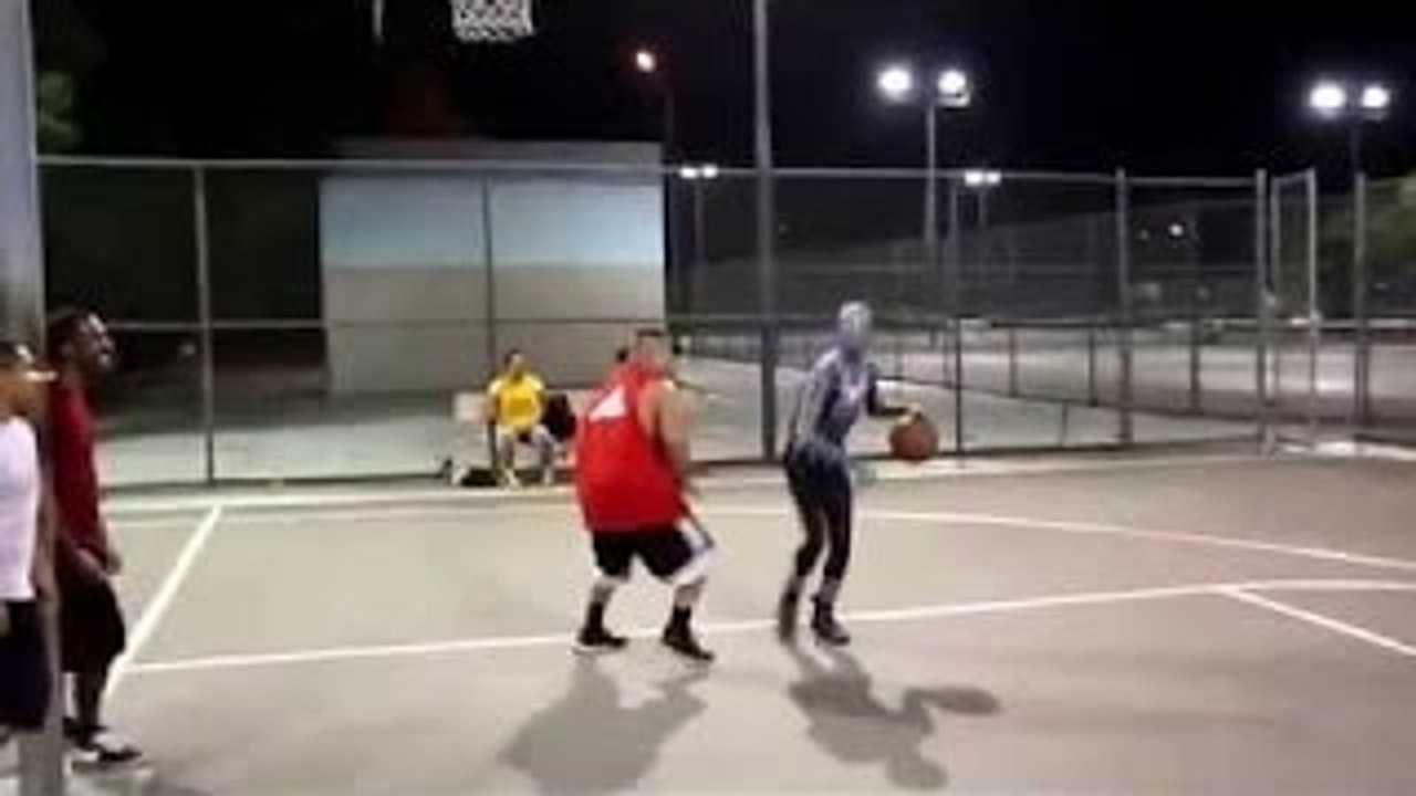 スパイダーマンがバスケ!?AND1並のスーパープレイ！パート3