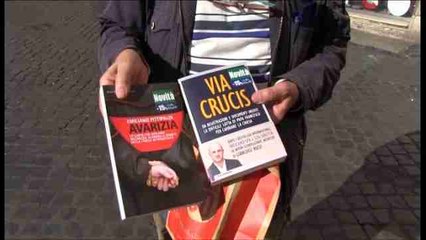 Los escándalos y las tensiones del Vaticano llegan a las librerías italianas